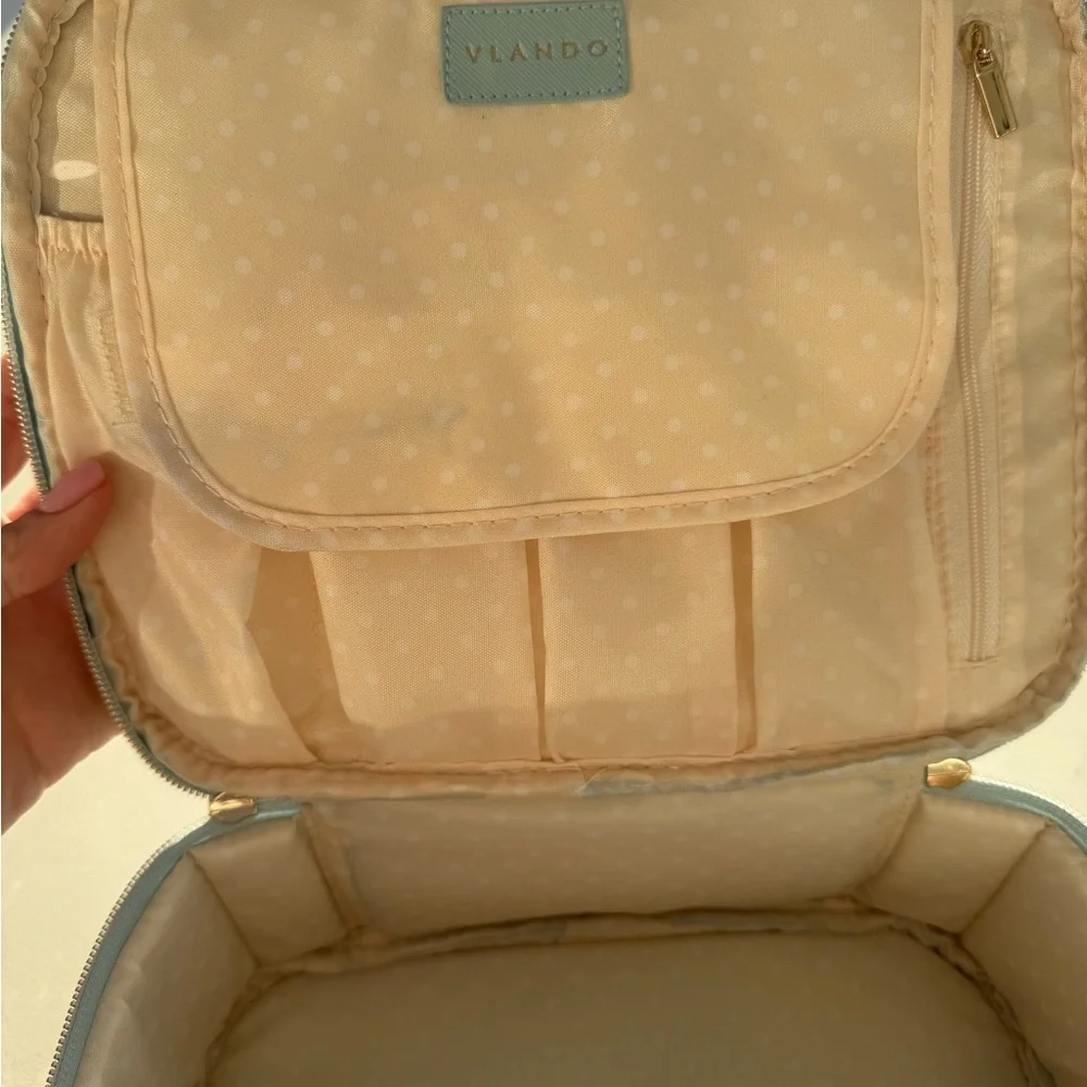 Vlando Travel Makeup Case Organizer Vanity Cosmetic Train Case Mint